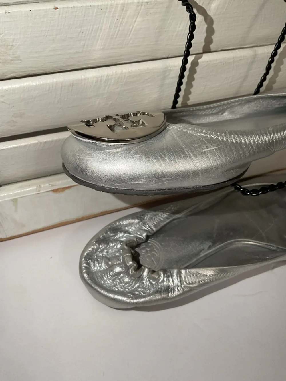 Tory Burch Reva Metallic Silver Logo Round-Toe Ballet Flats Size 6